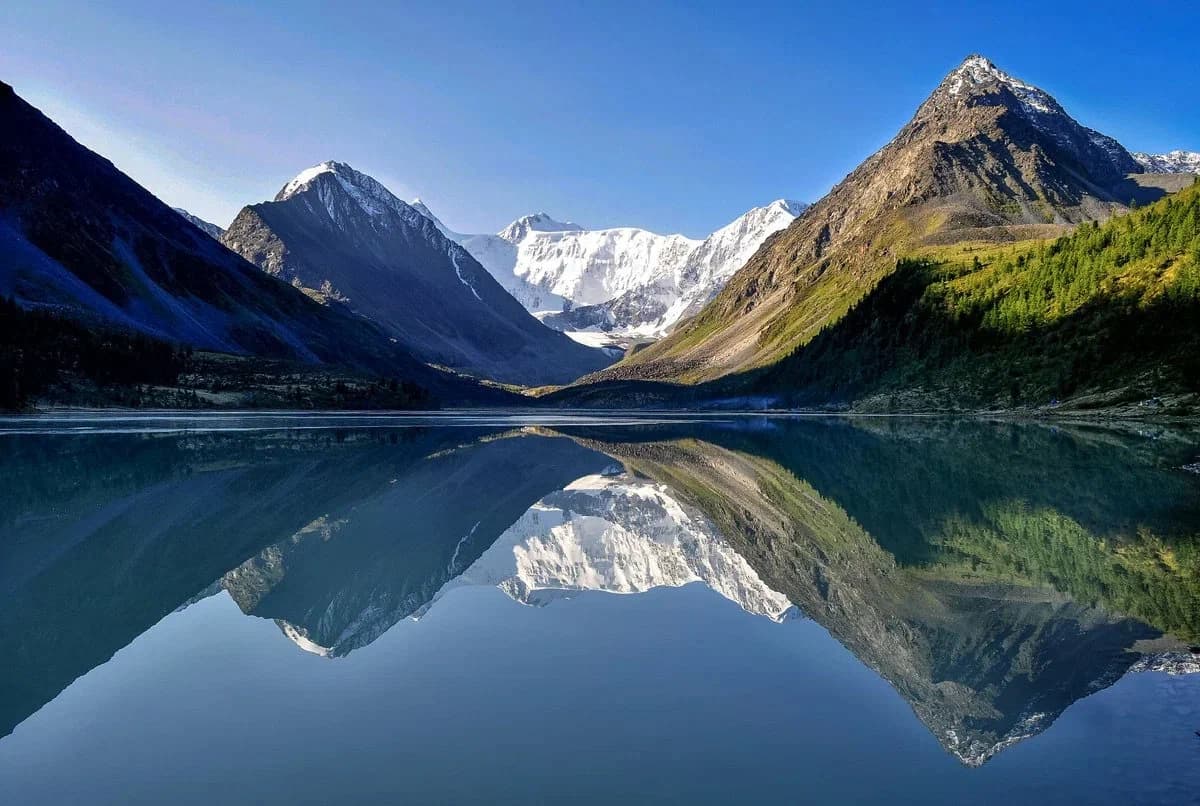 Панорамный пейзаж Горного Алтая